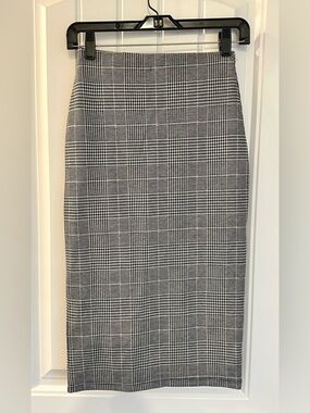 Classic Black & White Plaid Pencil Skirt